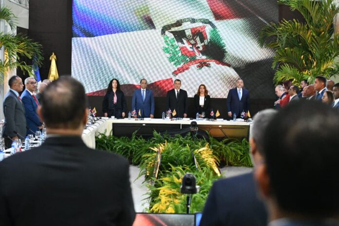 Con amenazas de no detener la campaña y el pedido de hacer respetar la ley, inicia reunión entre partidos y JCE