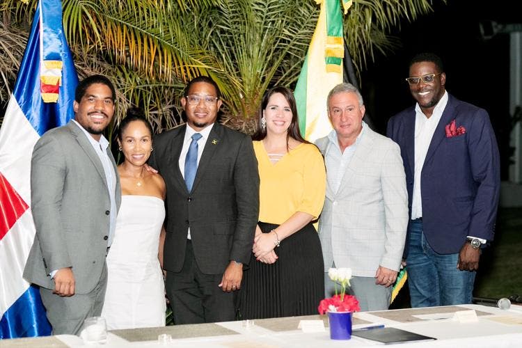 1694052255 812 Embajada Dominicana celebra Mesa Redonda con prominentes empresarios de Jamaica