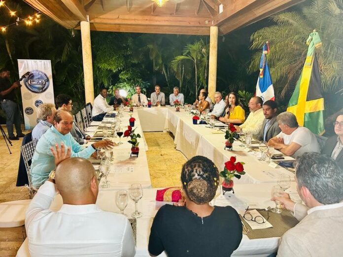 Embajada Dominicana celebra Mesa Redonda con prominentes empresarios de Jamaica