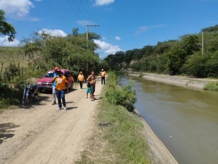 Autoridades investigan muerte de joven encontrado en canal de riego