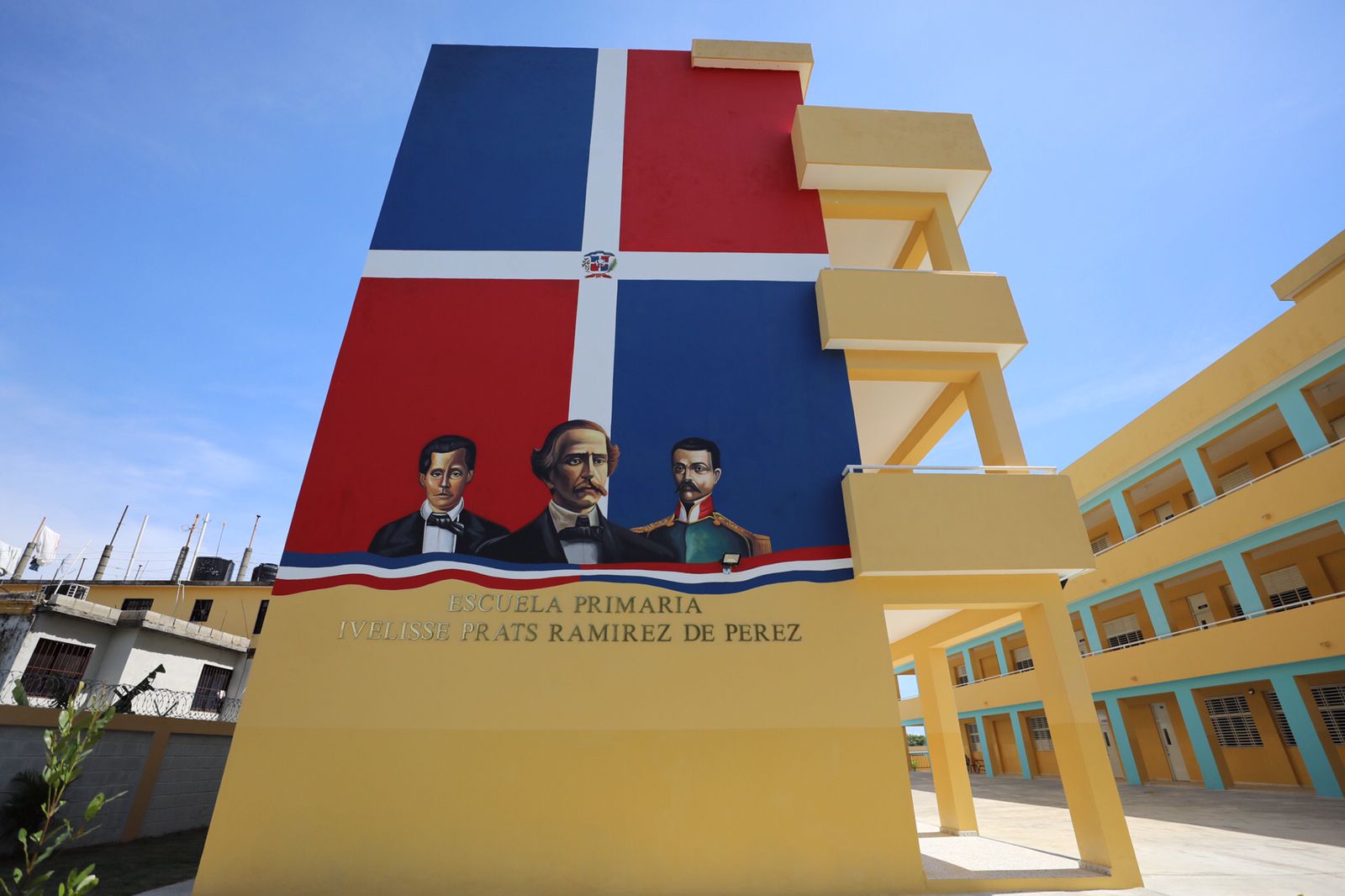 1694923753 925 Abinader inaugura escuela basica en Sabana Perdida