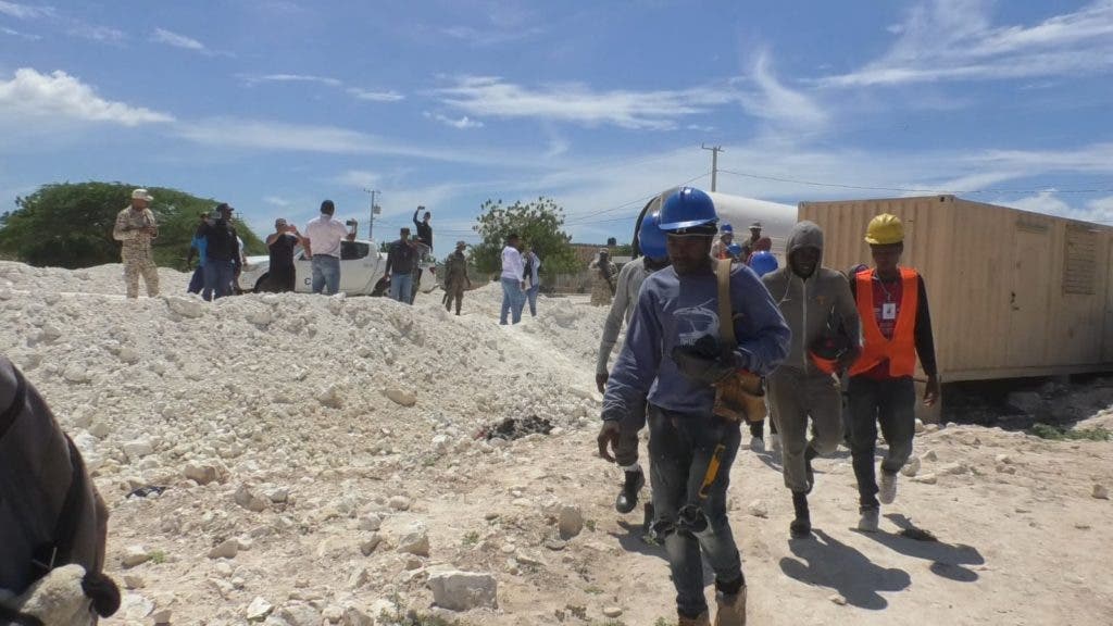 1695681071 968 Solo un perro cruza cada dia la frontera por Pedernales