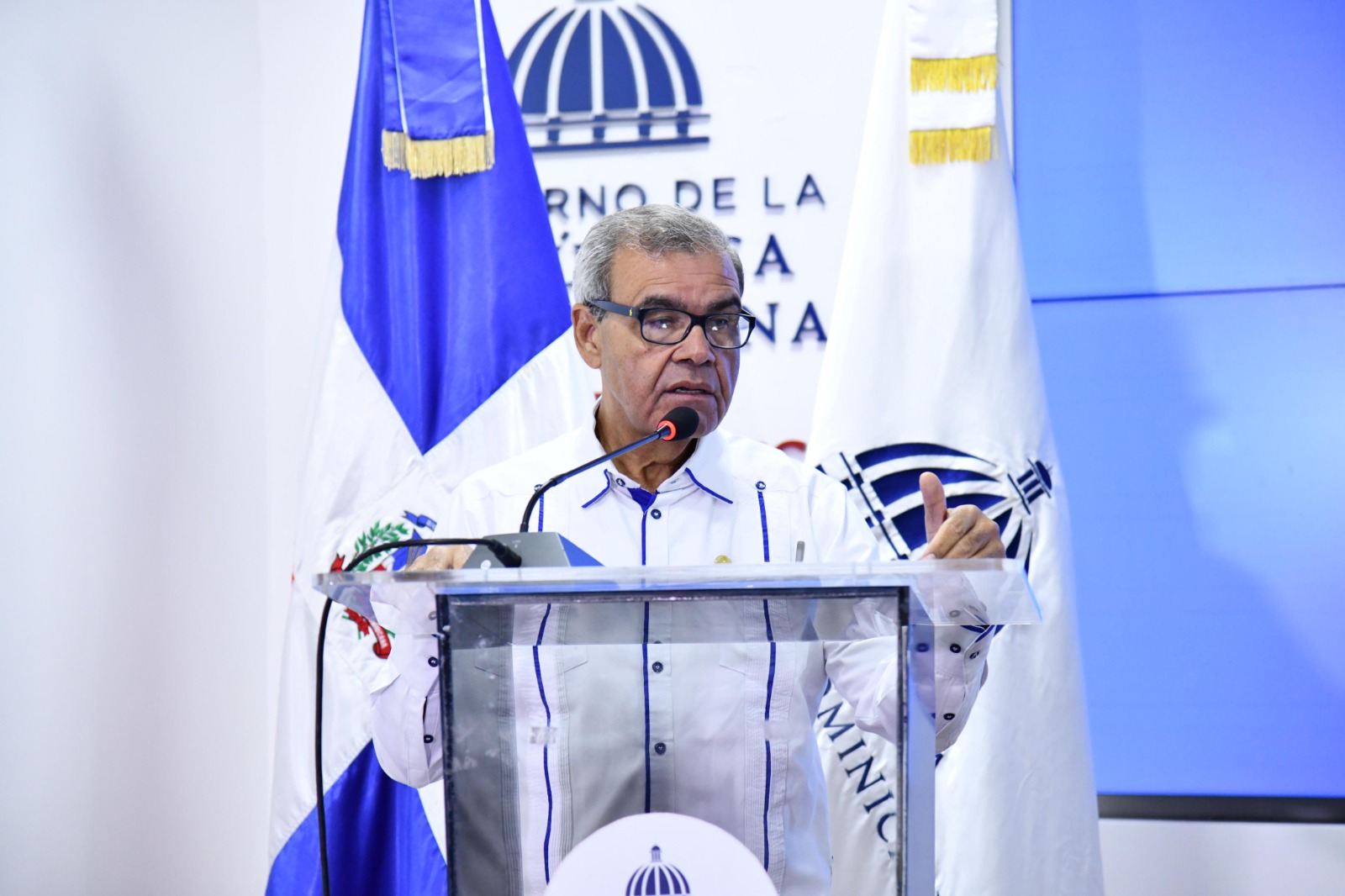 1695755717 726 Autoridades sector salud firman memorandum para dotar de plazas a