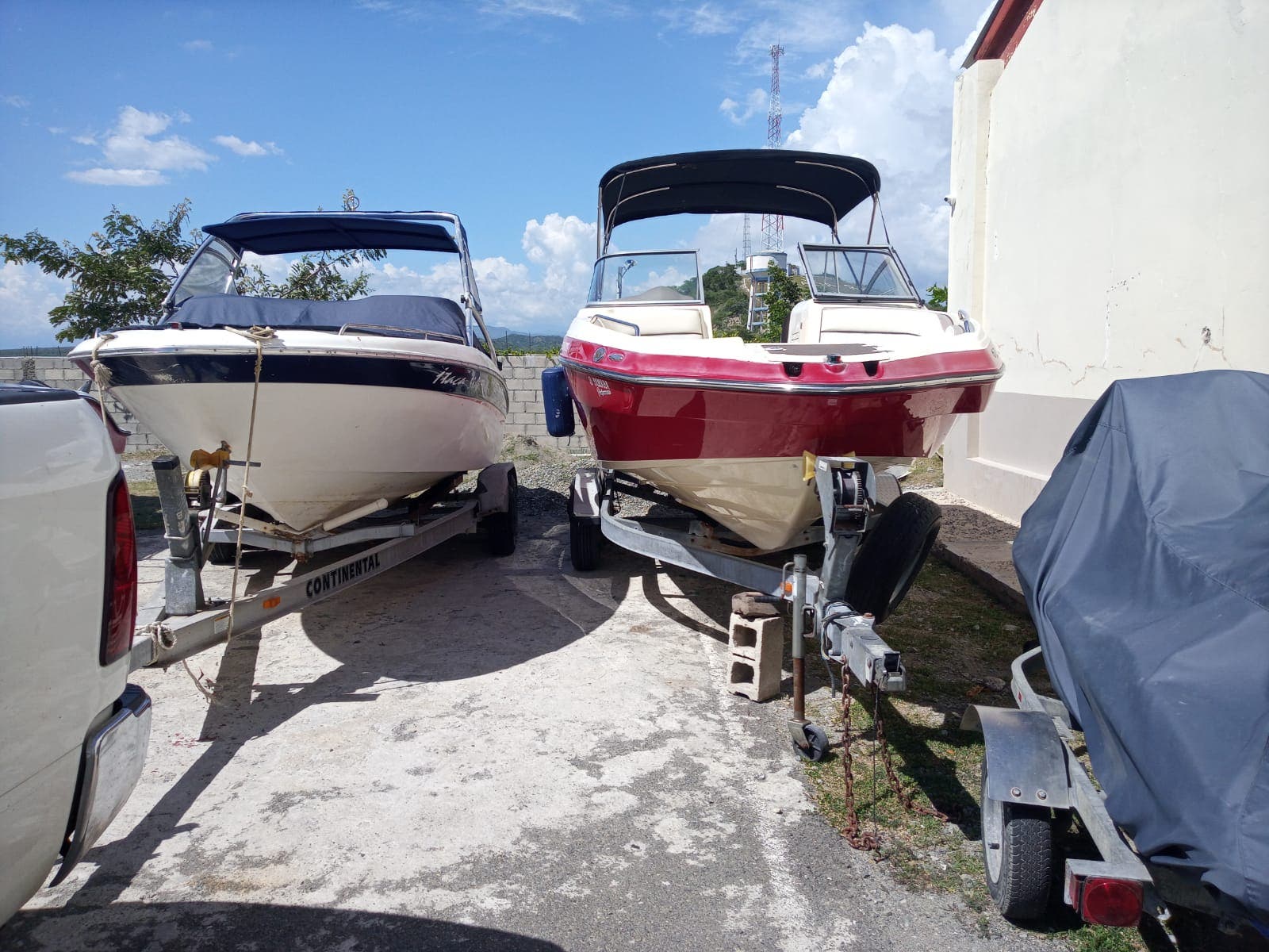 1696009508 228 Ocupan barcos lanchas armas droga y dinero durante allanamientos