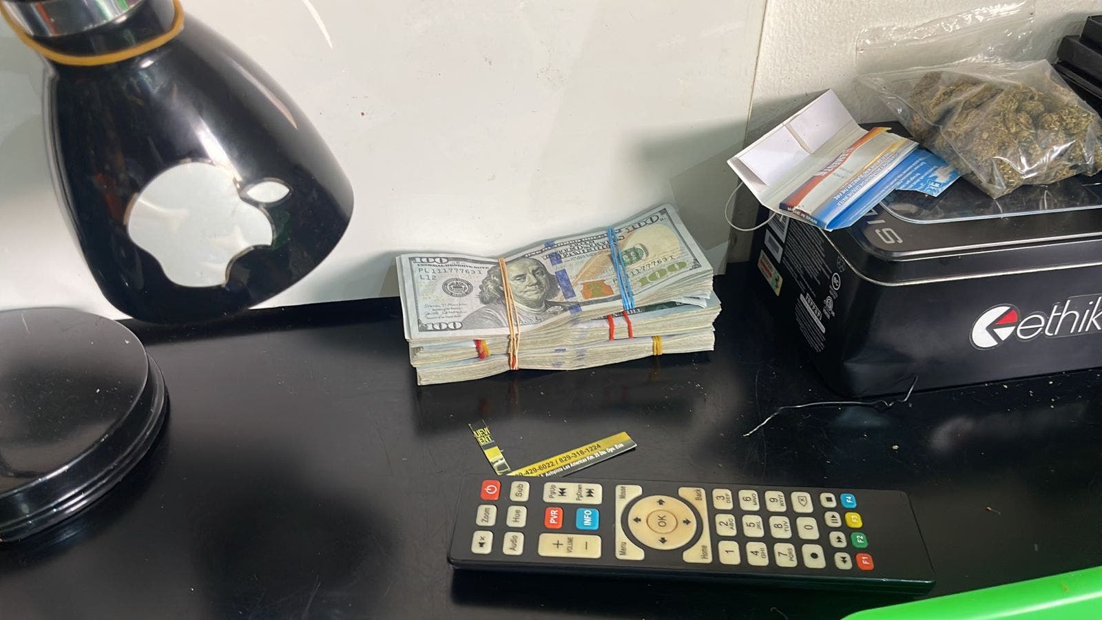 1696009508 905 Ocupan barcos lanchas armas droga y dinero durante allanamientos