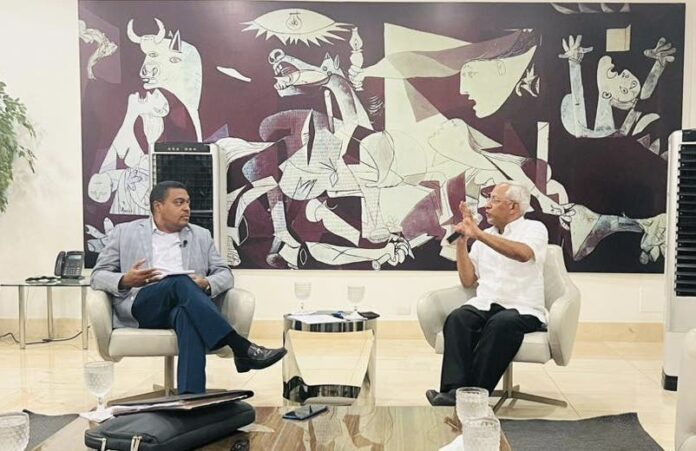 Ángel Hernández sobre editoras: “Ellos creían que el Ministerio de Educación era una gracia de Dios”