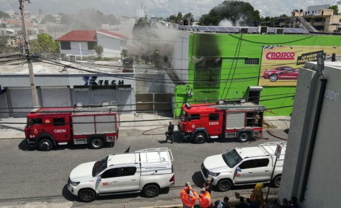 Apagan incendio en ferretería Cima ubicada en la Núñez de Cáceres