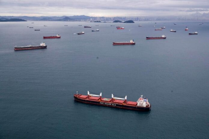 El canal de Panamá gestiona su “peor crisis” al operar con menos agua