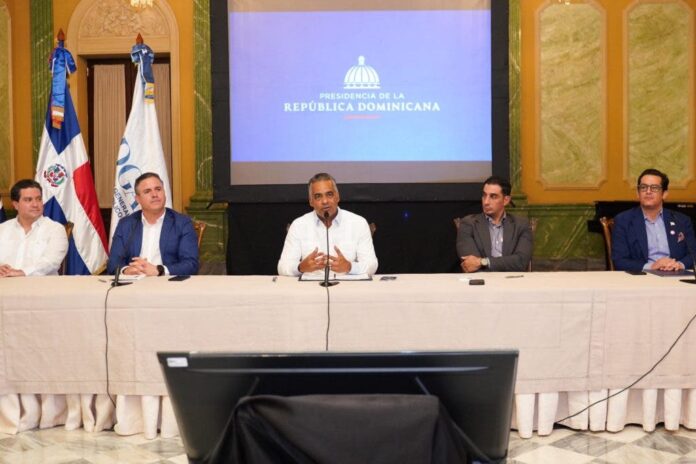 Gobierno oficializa primer contrato de alianza público-privada para convertir puerto Duarte Arroyo Barril de Samaná en terminal de cruceros