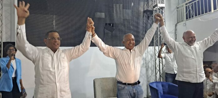 Mérido Torres y Robert Arias pasan a apoyar precandidatura de Bertico Santana a alcaldía SDE por PRM