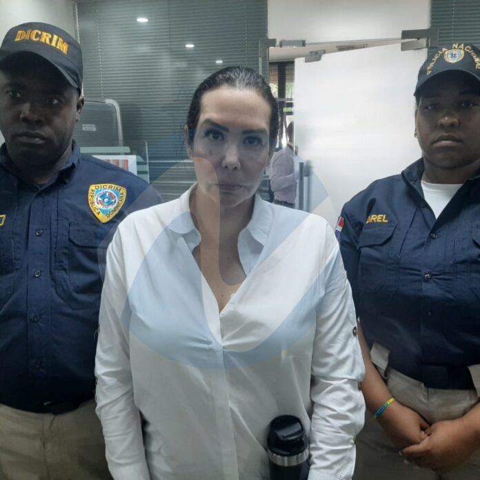 Migración detiene supuesta cirujana venezolana cuando intentó salir de RD