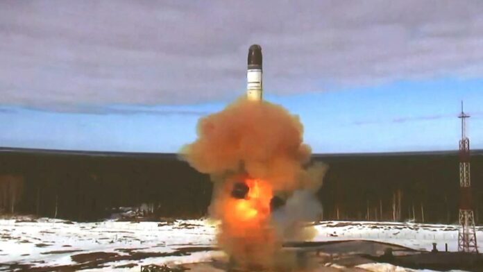 Rusia pone en  servicio misil Sarmat Satán-2