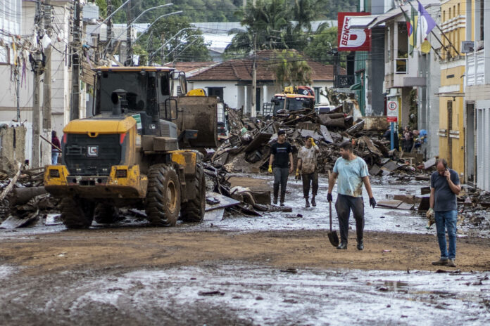 Sube a 46 el número de desaparecidos por las inundaciones en el sur de Brasil