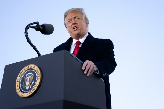 Un juez de Georgia determina que el juicio contra Trump no empezará en octubre
