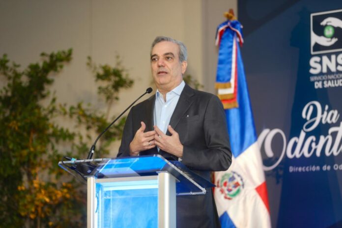 Presidente Abinader anuncia que trabajará en la implementación de unidades salud bucal escolar