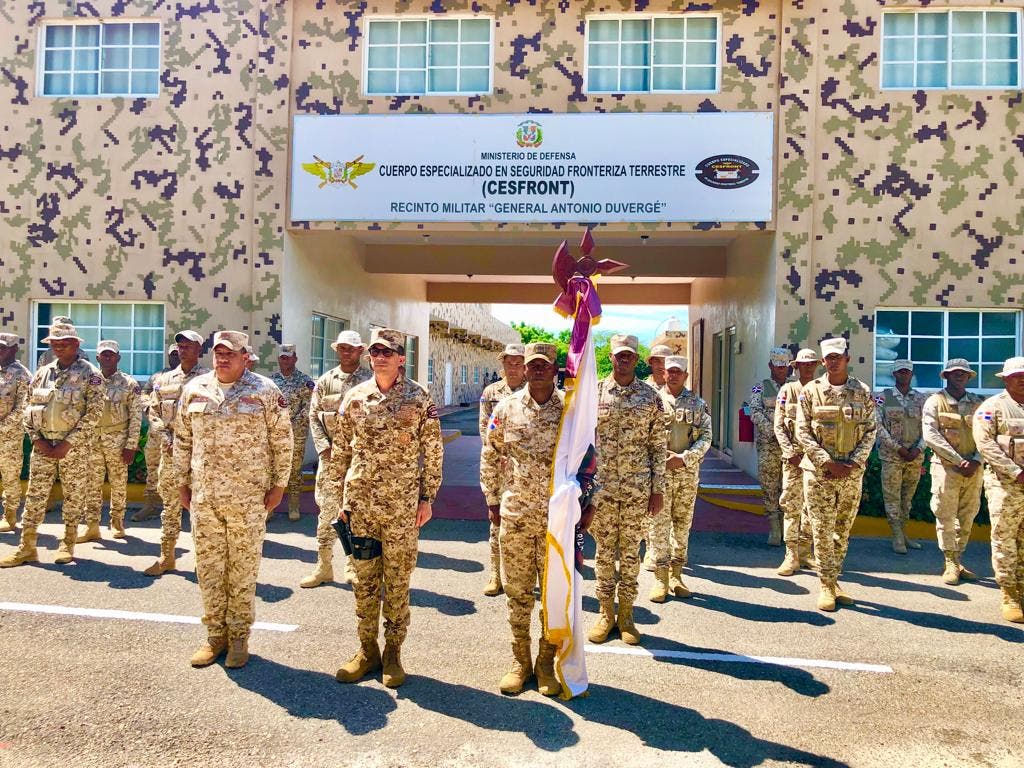 1696540452 796 CESFRONT realiza cambio de comandantes en las provincias fronterizas