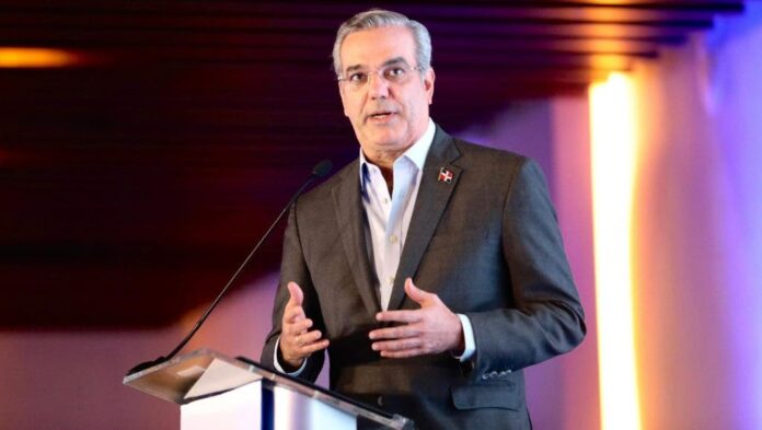 Abinader impulsará programa para reducir contratación de mano de obra extranjera