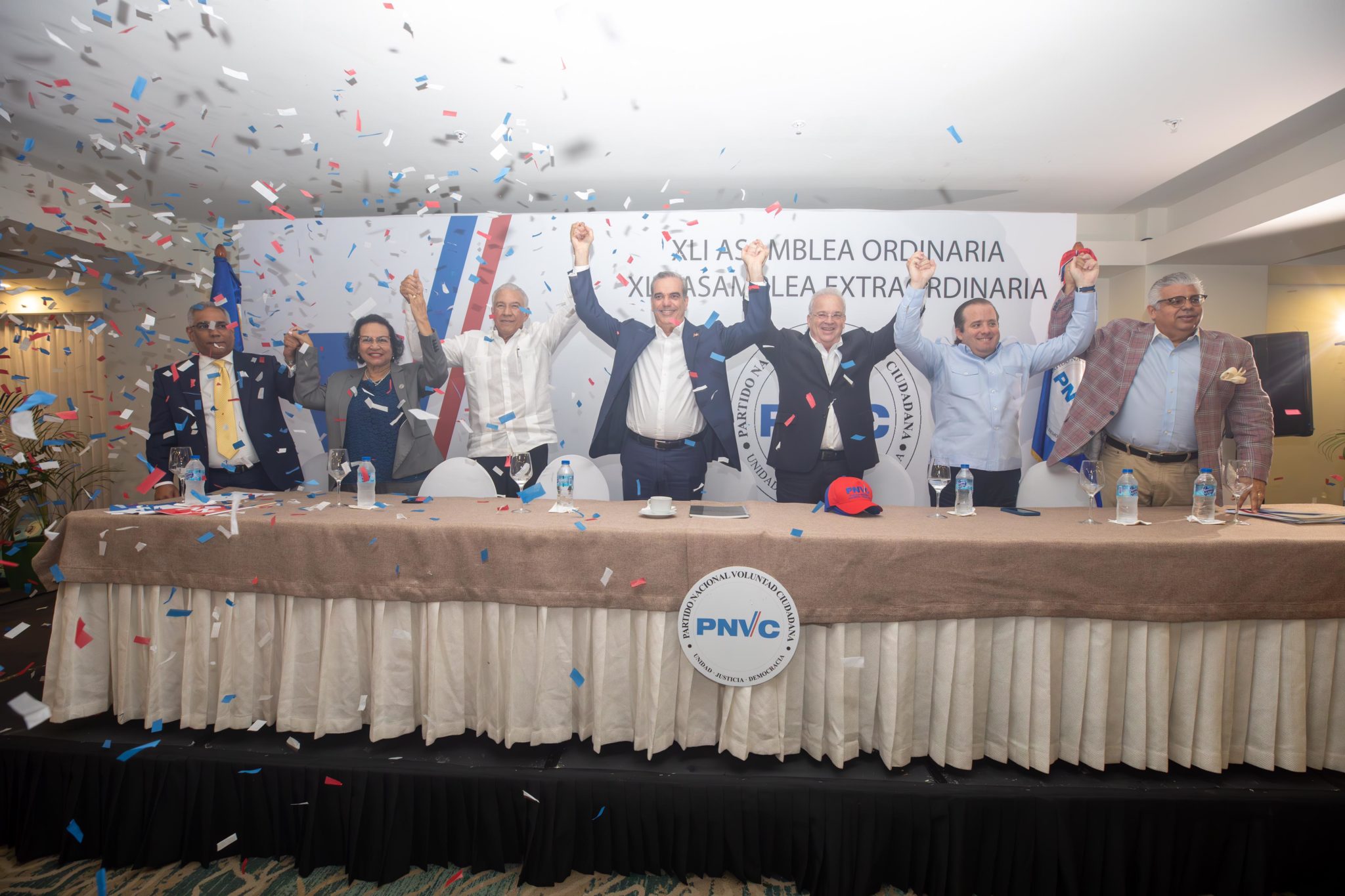 1698040095 998 Cuatro partidos mas proclaman a Luis Abinader candidato presidencial