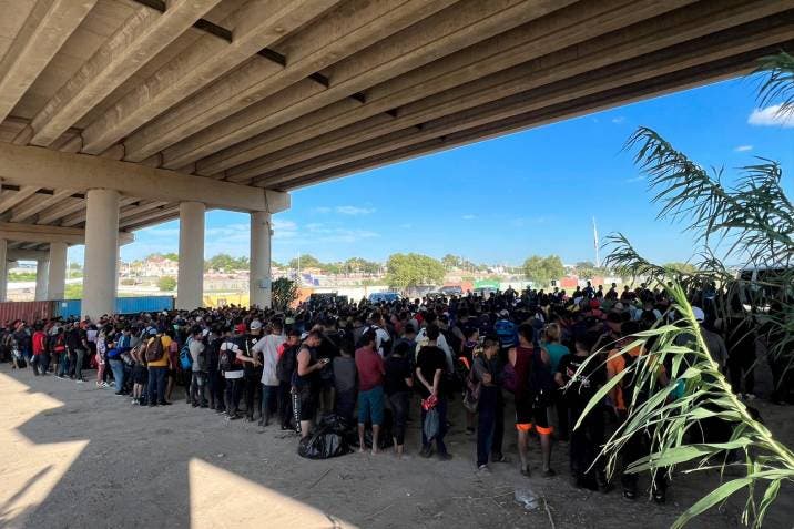 1698174069 450 ¿Que vamos a hacer aca las restricciones no paran a