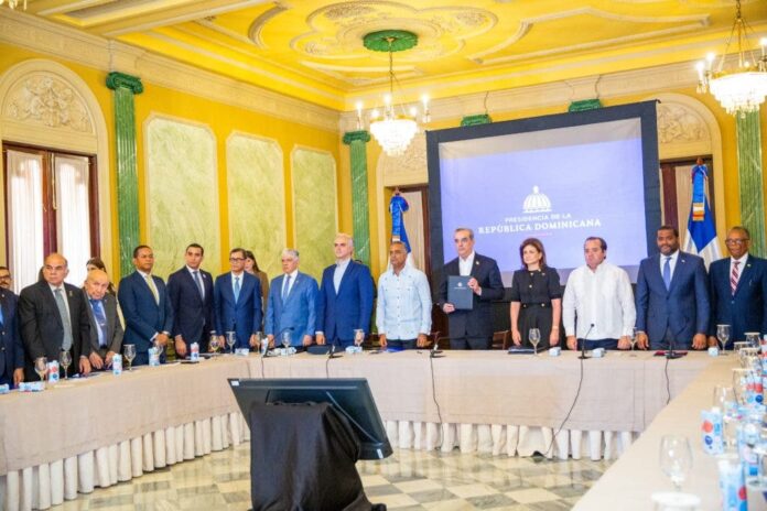 Los 4 pilares del «Pacto de Nación» que firmaron en RD por crisis de Haití
