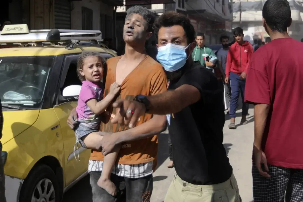 1698450071 762 Se intensifican ataques israelies en Gaza colapso de Internet separa.webp