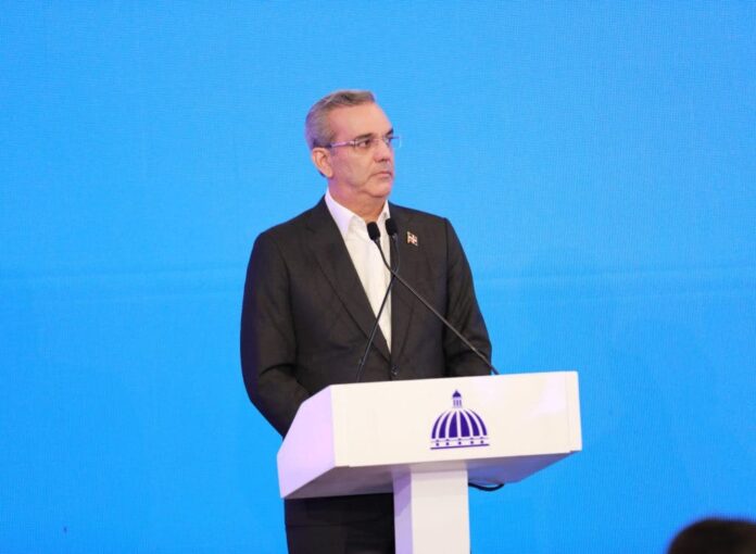 Abinader dirá «en los próximos días» por qué no ha sustituido al director de la Policía