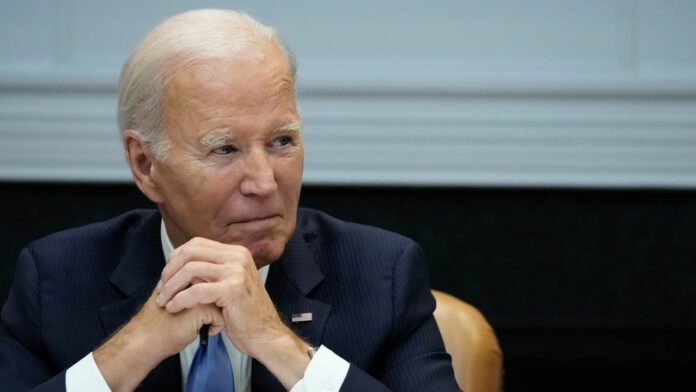 Biden envía a reforzar muro fronterizo en una de las áreas donde más cruzan migrantes