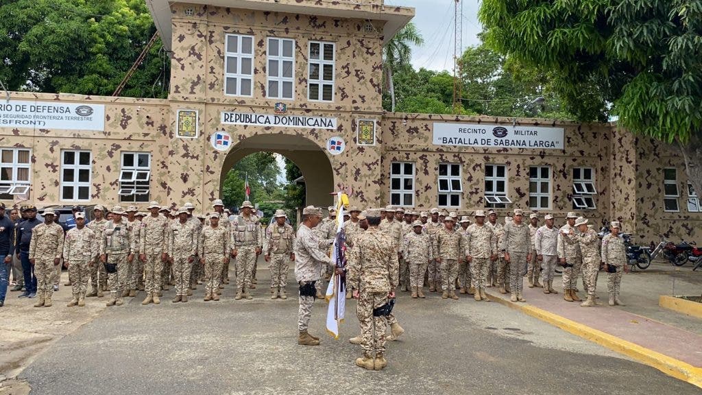 CESFRONT realiza cambio de comandantes en las provincias fronterizas