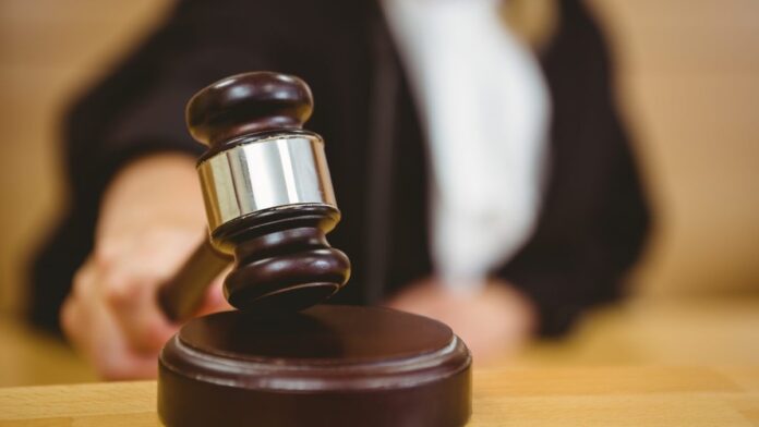 Condenan a 15 años de prisión a hombre por violar mujer e intentar asfixiar su hija