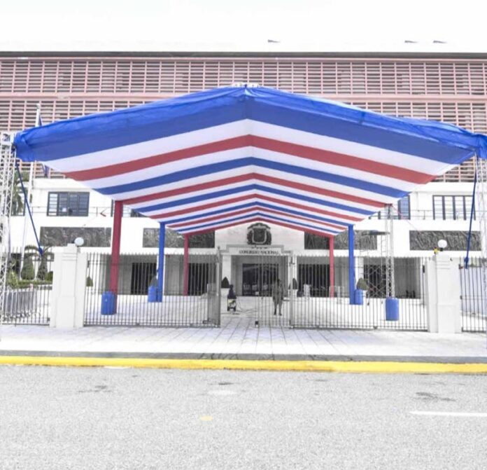 Congreso alista protocolo para recibir gobernante de Surinam