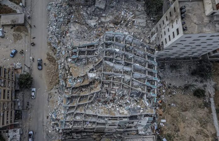 Continúan los ataques israelíes en Gaza: 320 objetivos bombardeados en las últimas horas