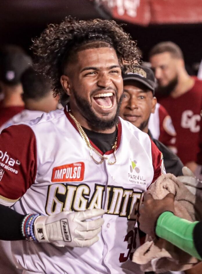 Gigantes dejan en el terreno en el 10mo a los Leones