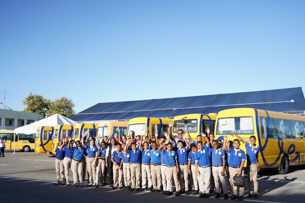 Gobierno pone en funcionamiento el Transporte Estudiantil en Gran Santo