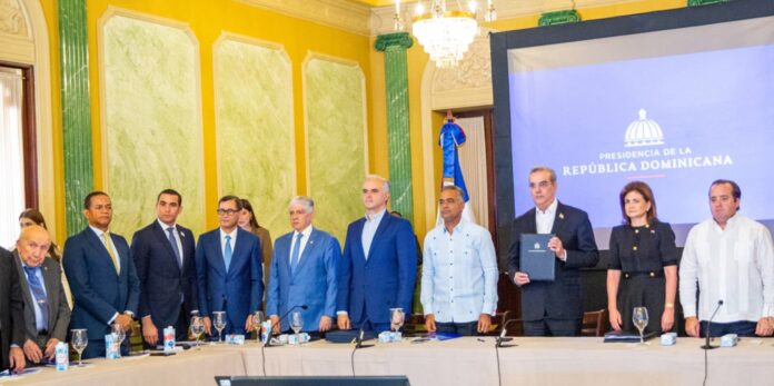 Gobierno y entidades firman pacto frente a la crisis de Haití