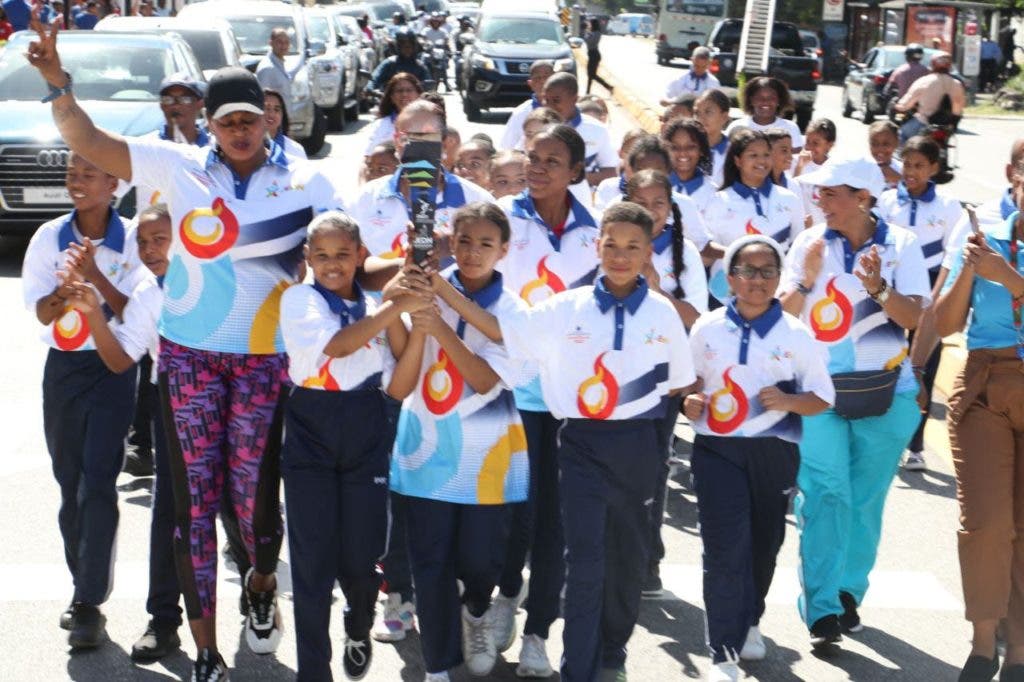 INEFI inicia recorrido de antorcha de X Juegos Escolares Deportivos
