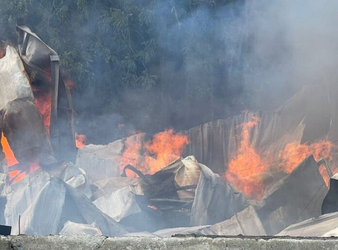 Incendio zona franca dejó a cientos sin empleos