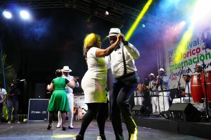 Inicia Festival Forklórico Fradique Lizardo en Santo Domingo Este