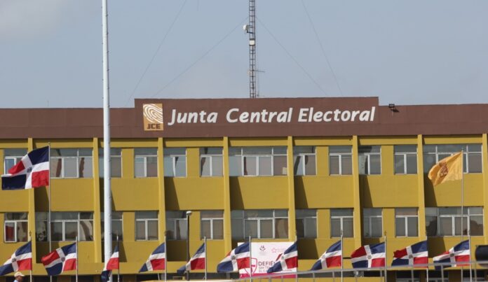 JCE emite resolución ofrece facilidades adultos mayores y discapacitados para votaciones 2024