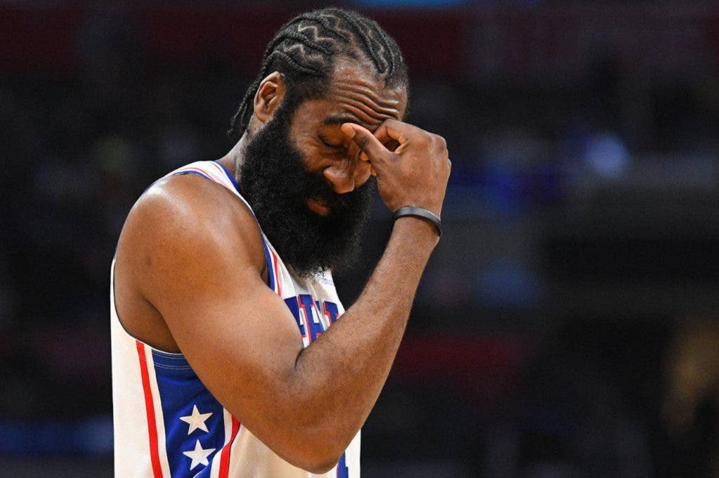 James Harden se ausenta dia de prensa e insiste con