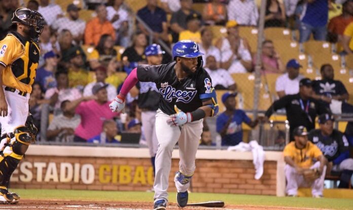 Licey domina a las Aguilas con festival de batazos
