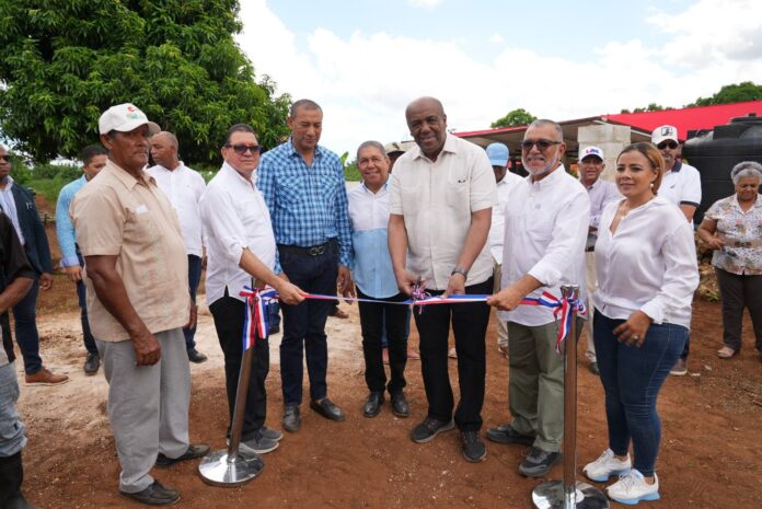 MEM inaugura proyectos de paneles solares en Higüey 