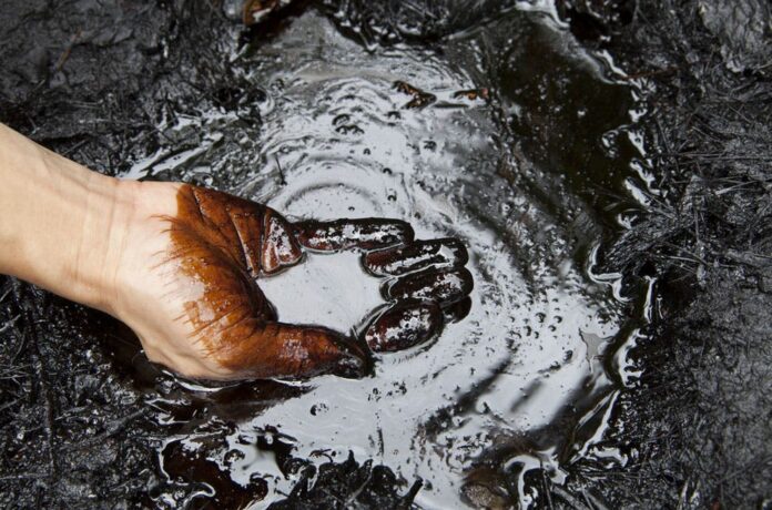 Petróleo de Texas baja 2,5 % a 83,21 dólares el barril