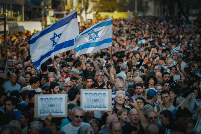 Protestas dividen Times Square, de un lado los pro palestinos y del otro los proisraelíes