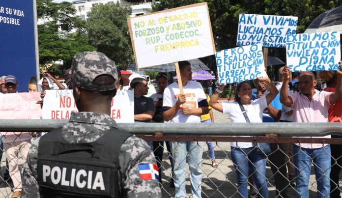 Reclaman del presidente el cese de los desalojos