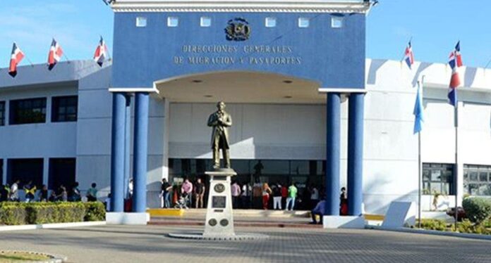 Repatrían 65 dominicanos detenidos en Puerto Rico