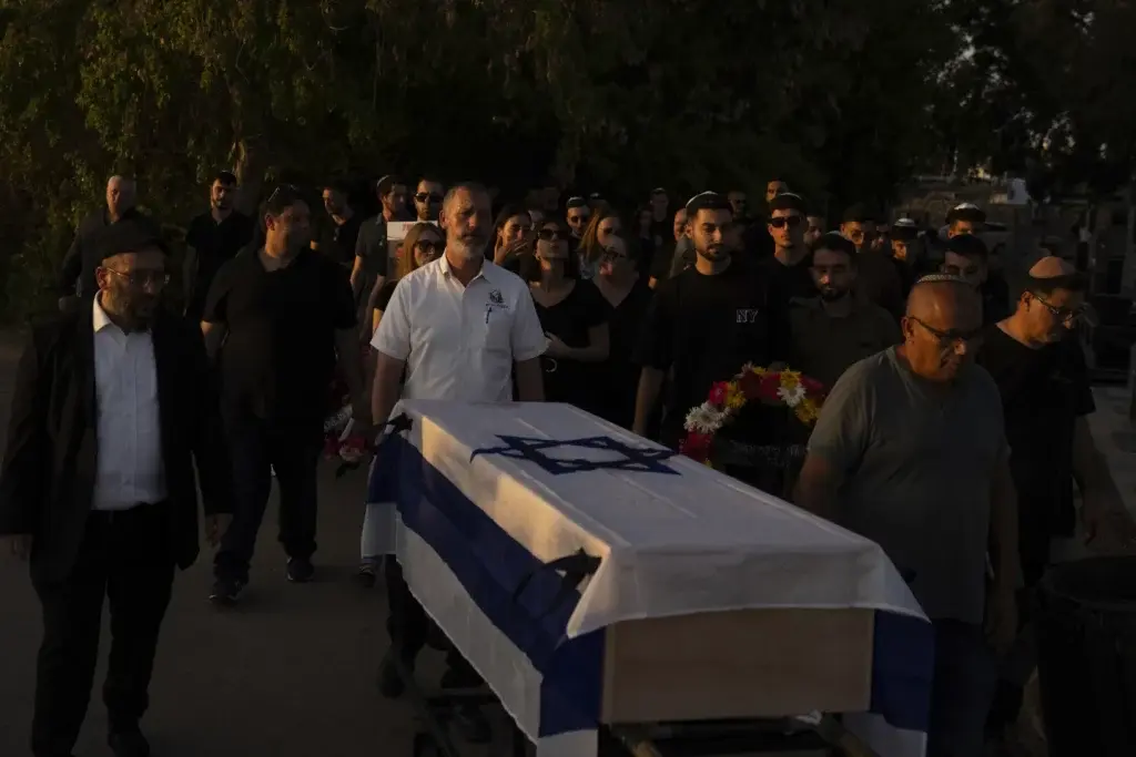 Se intensifican ataques israelies en Gaza colapso de Internet separa.webp