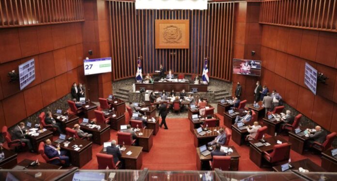 Senadores de la oposición ven fallo en tema haitiano