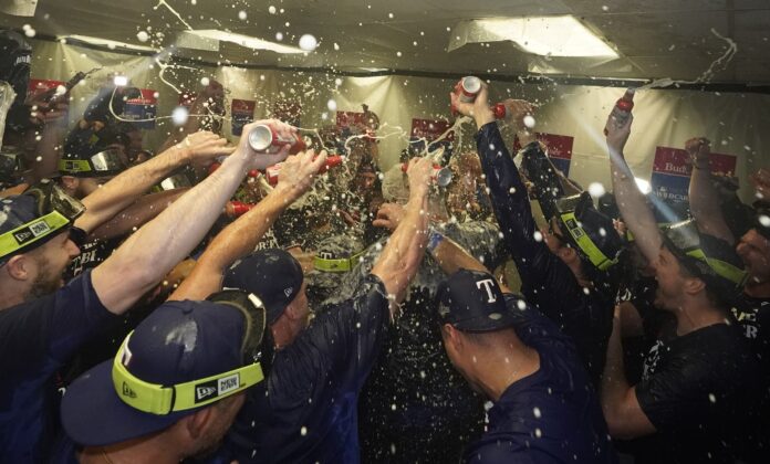 Texas, Twins, Dbacks y Filis avanzan en los playoffs