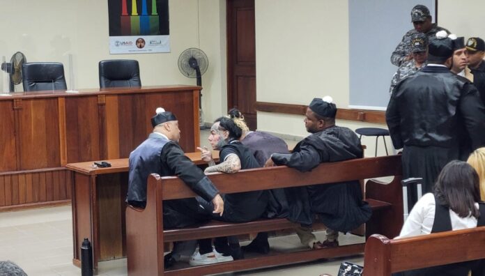 Tribunal impone impedimento de salida y fianza de 500 mil pesos en efectivo a “Tekashi”