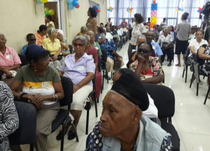 Unfpa llama adoptar políticas en favor de los  envejecientes